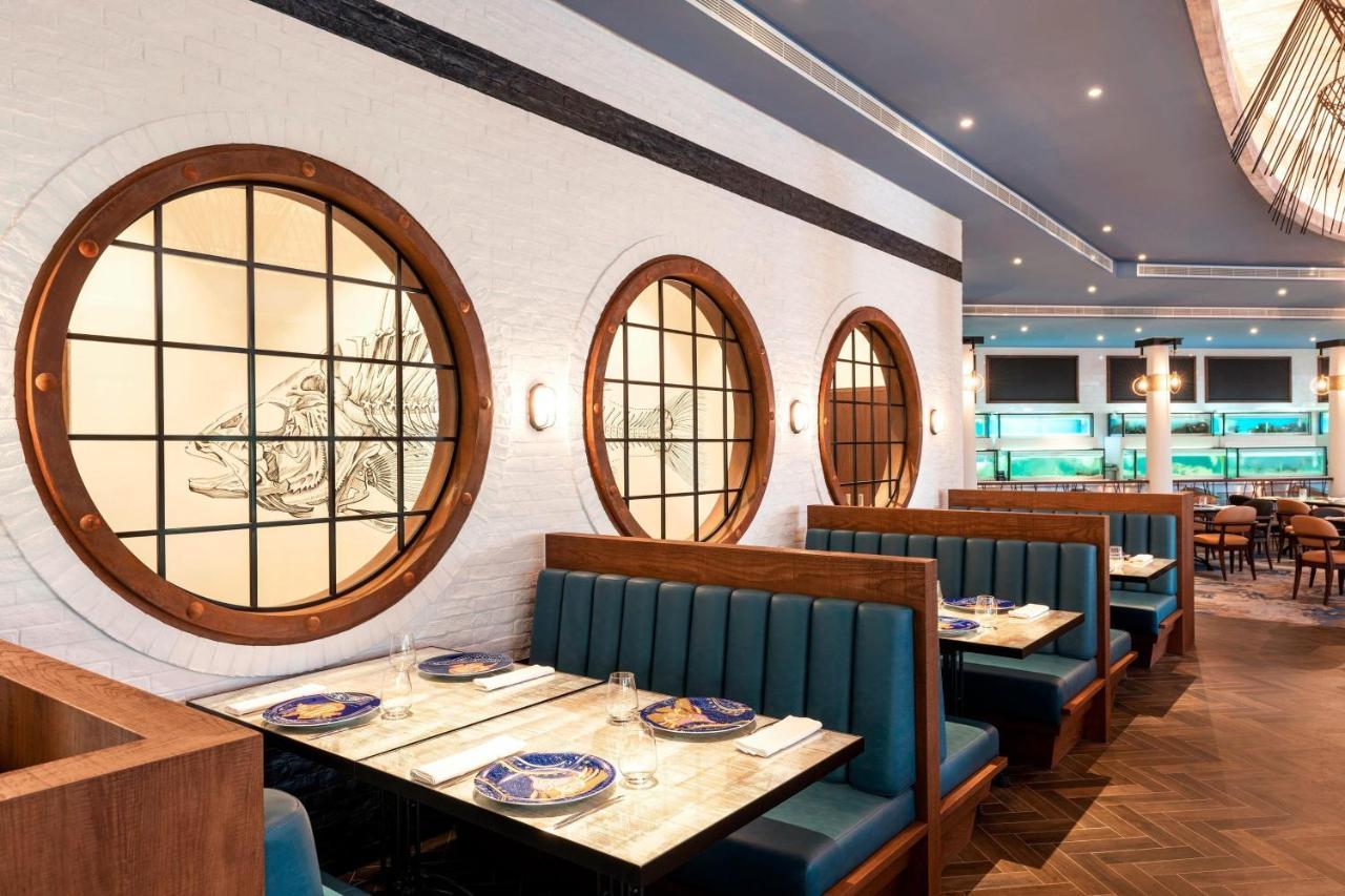 Le Meridien Dubai Hotel & Conference Centre Exterior photo Interior of a restaurant