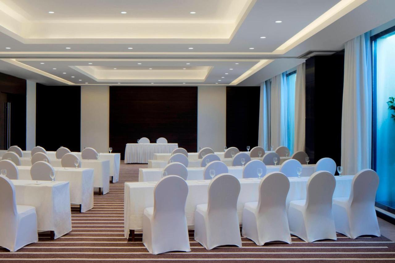 Le Meridien Dubai Hotel & Conference Centre Exterior photo Meeting room