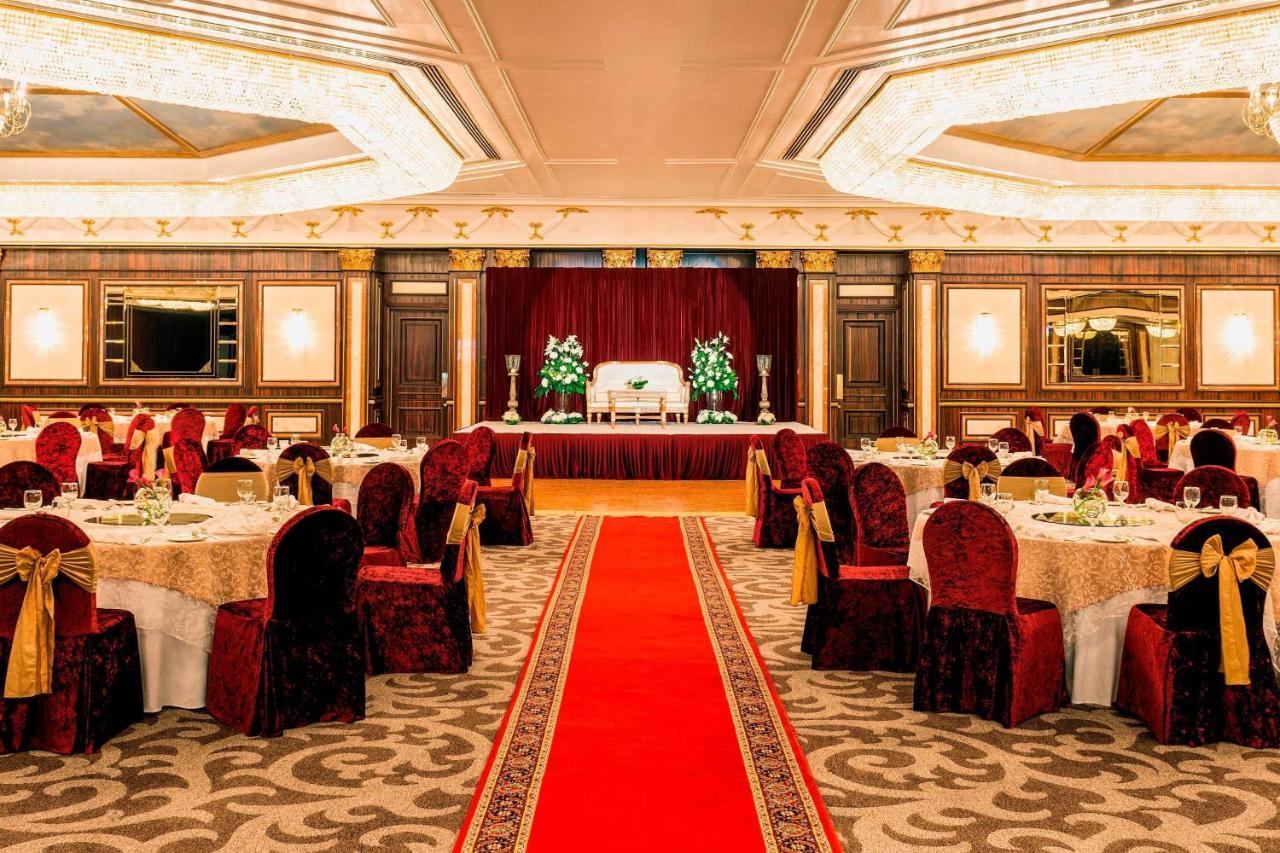 Le Meridien Dubai Hotel & Conference Centre Exterior photo The Grand Ballroom