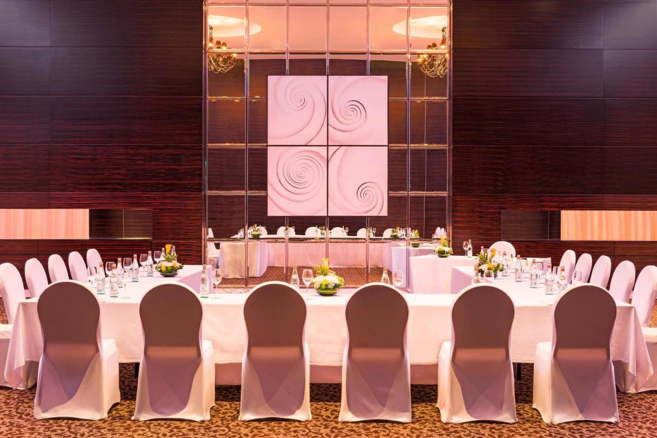 Le Meridien Dubai Hotel & Conference Centre Exterior photo The ballroom