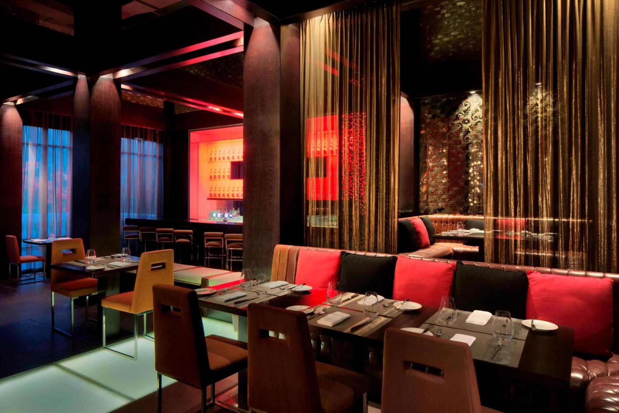 Le Meridien Dubai Hotel & Conference Centre Exterior photo Interior of a restaurant