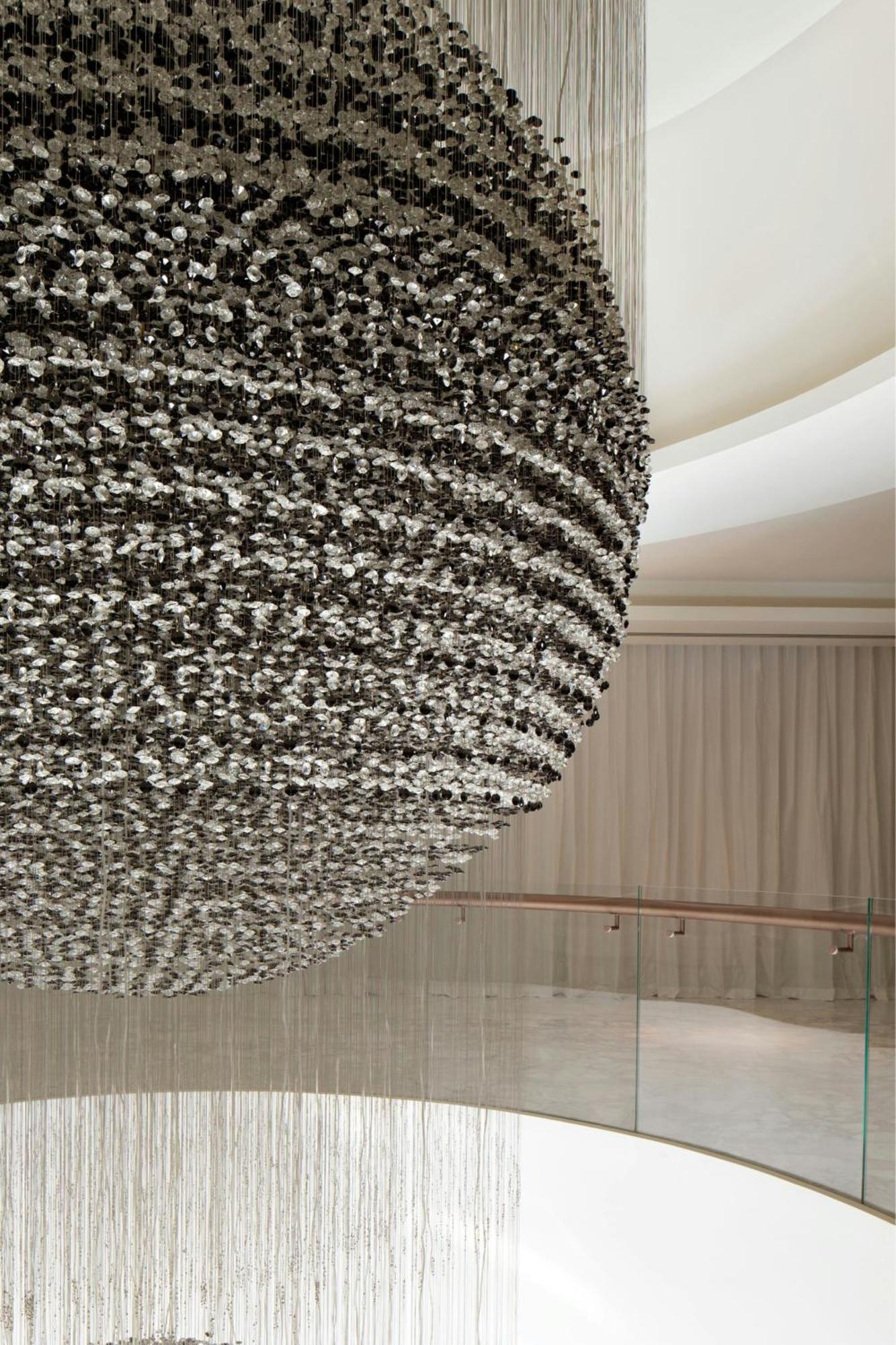 Le Meridien Dubai Hotel & Conference Centre Exterior photo The 10,000-crystal chandelier at the Four Seasons Hotel, London