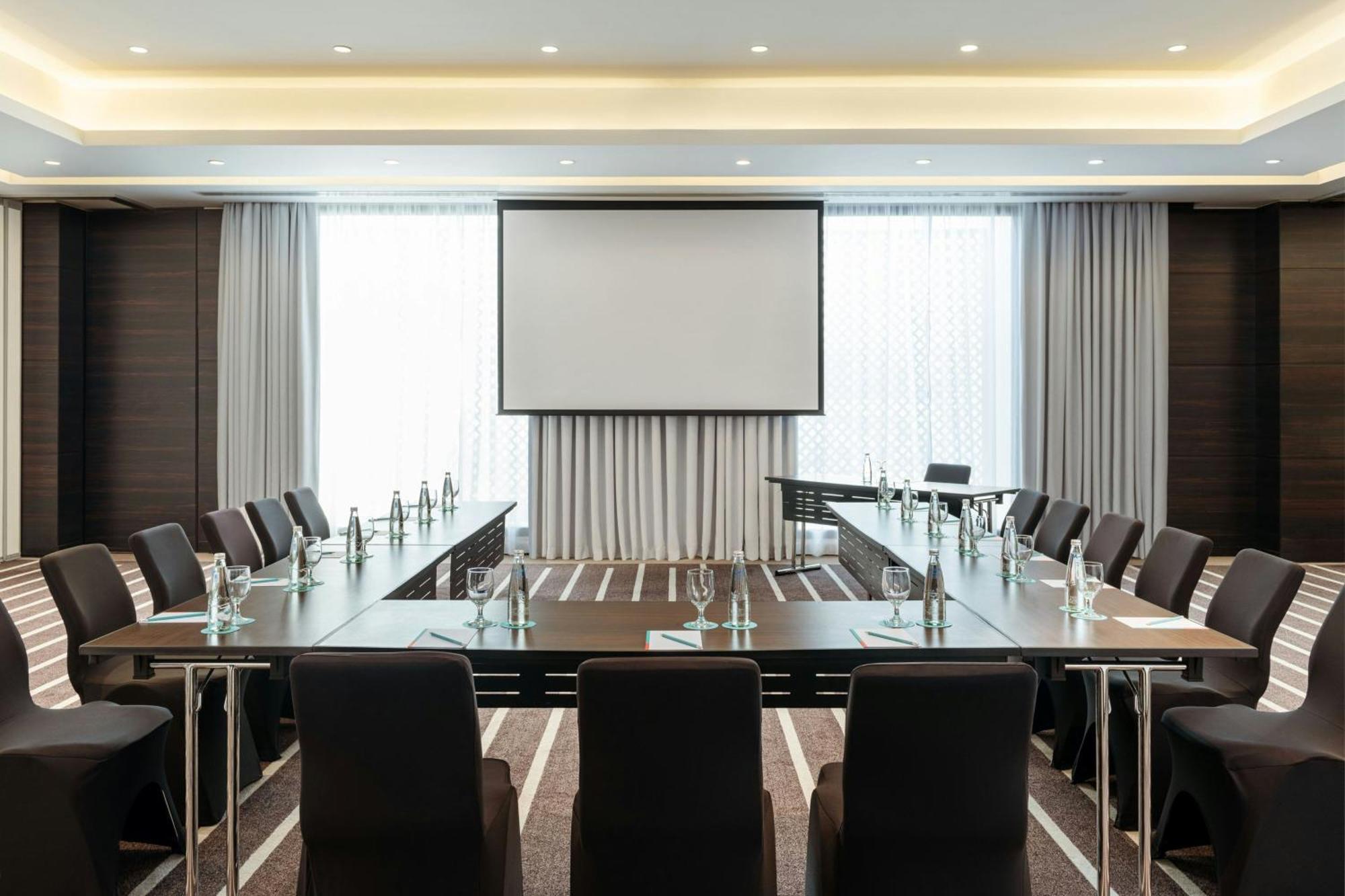 Le Meridien Dubai Hotel & Conference Centre Exterior photo Meeting room