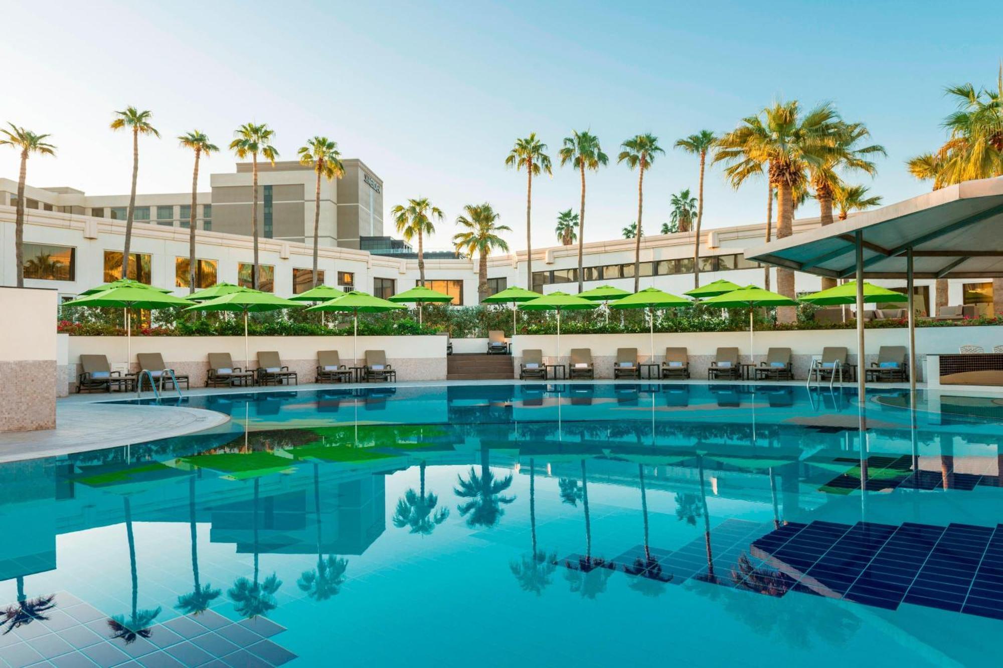 Le Meridien Dubai Hotel & Conference Centre Exterior photo The pool at the W Scottsdale