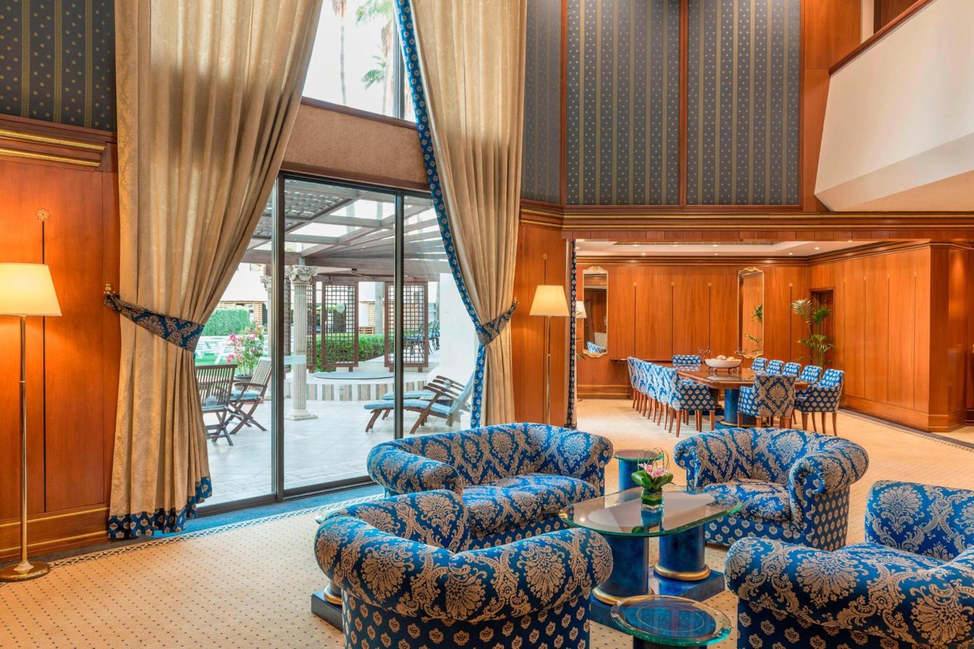 Le Meridien Dubai Hotel & Conference Centre Exterior photo Lobby