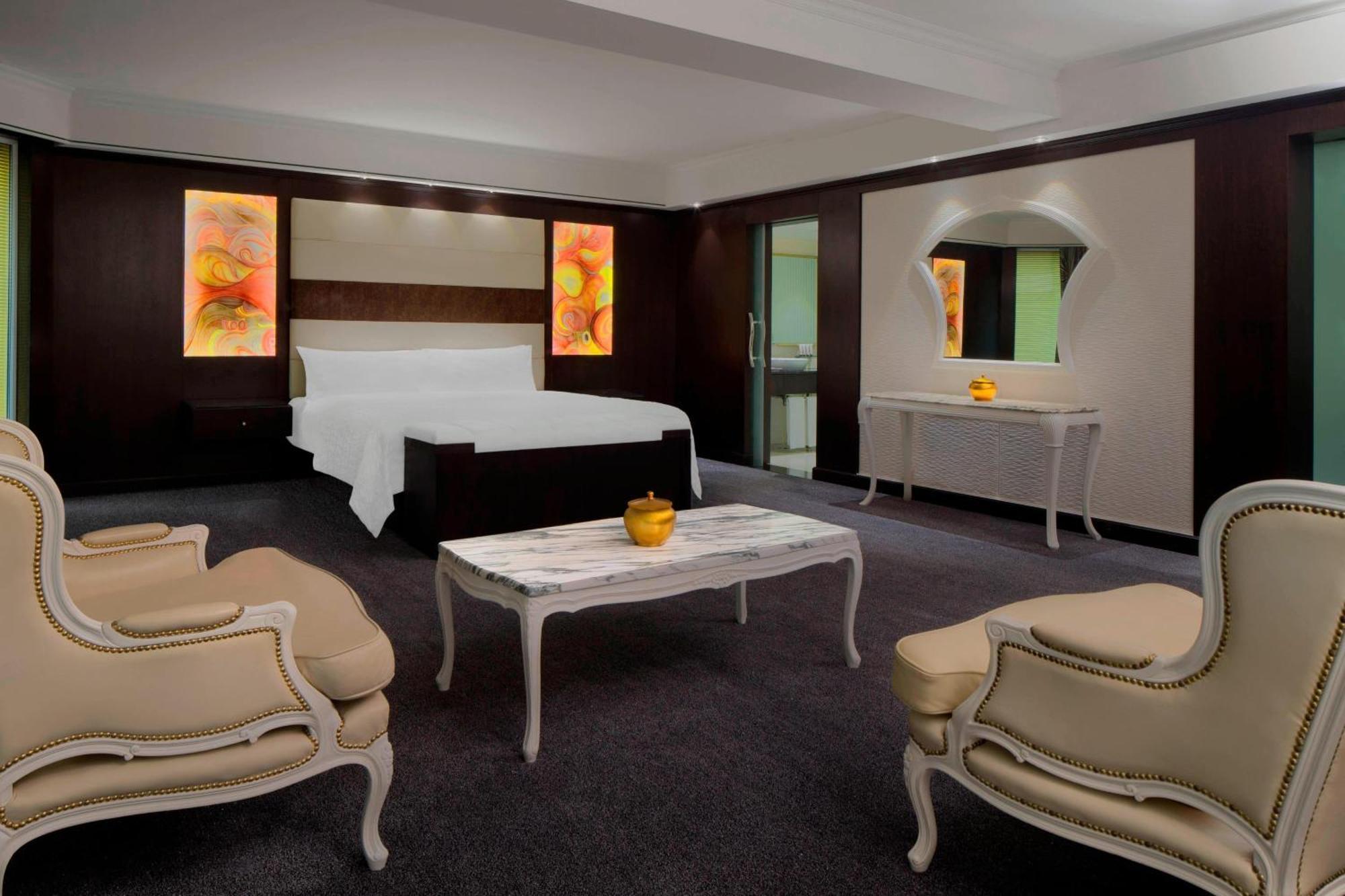 Le Meridien Dubai Hotel & Conference Centre Exterior photo Suite