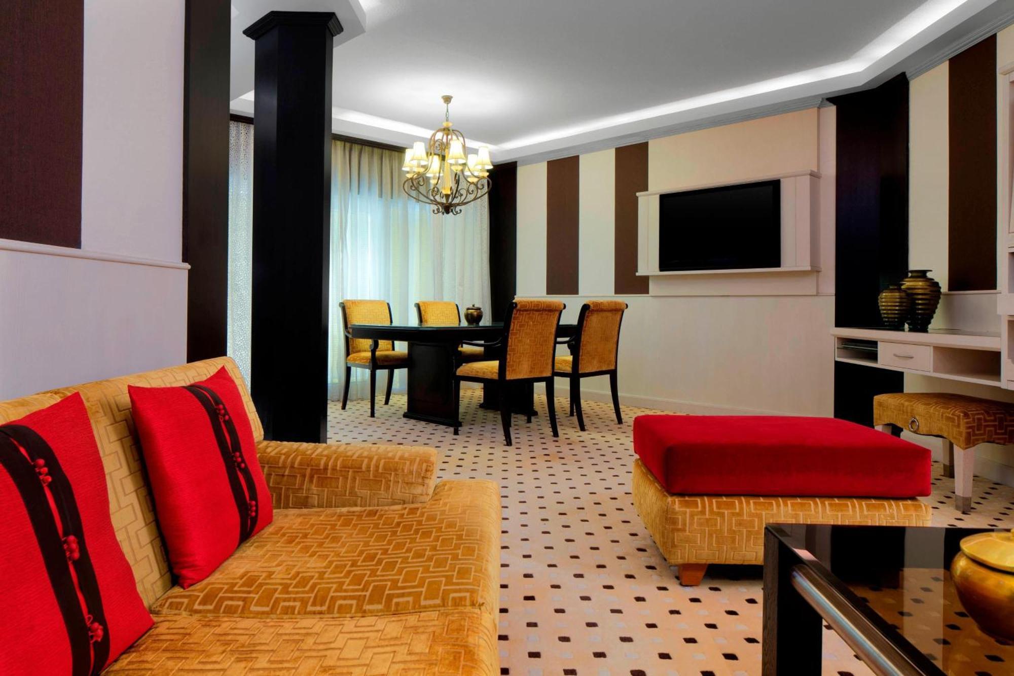 Le Meridien Dubai Hotel & Conference Centre Exterior photo Suite