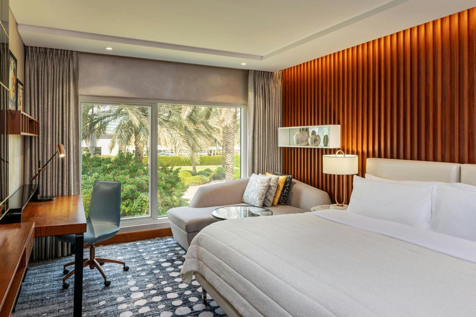 Le Meridien Dubai Hotel & Conference Centre Exterior photo